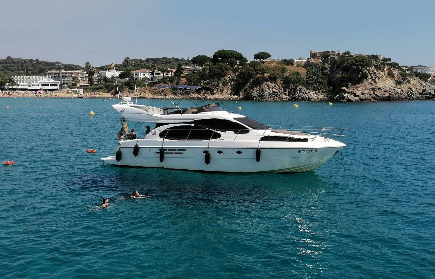 La Gavina, 14.8 m Azimut 46 charter yacht