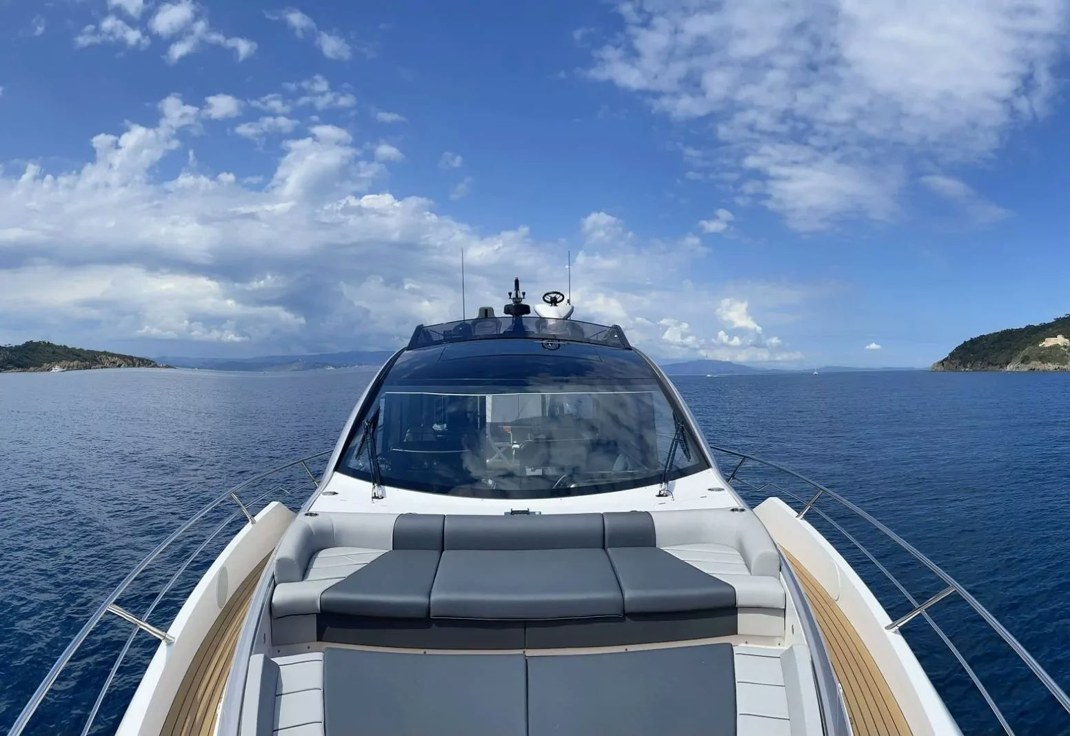 Forza, 20.5 m Sunseeker charter yacht