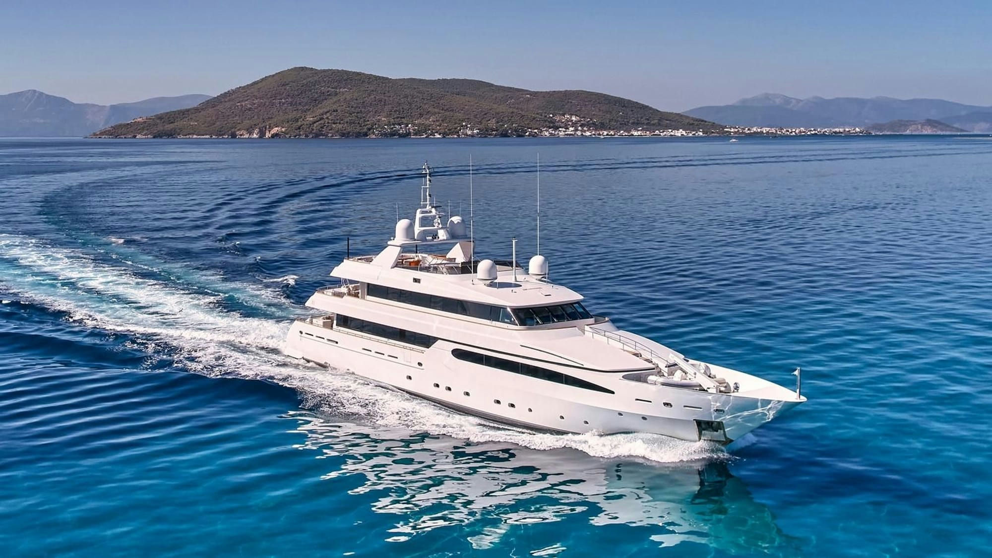 Artemisea, 44.8 m Intermarine Savannah charter yacht