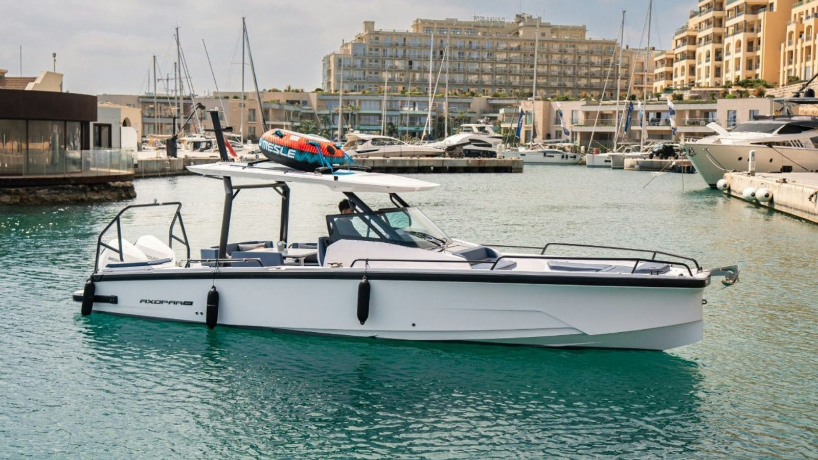 Assaggio, 8.8 m Axopar 29 charter yacht