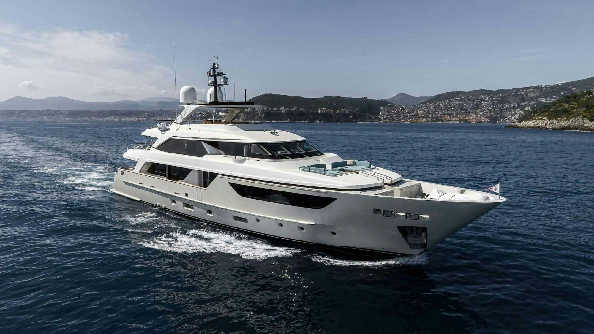 Premura, 38 m Sanlorenzo charter yacht