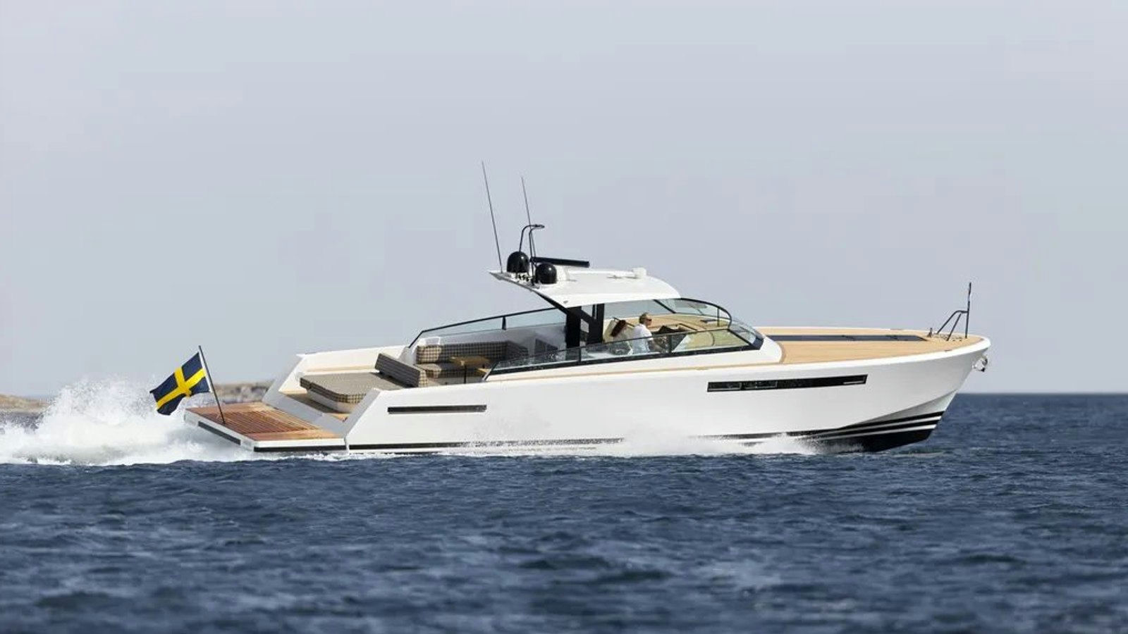 Delta 60 Open, 18.3 m Delta Powerboats 60 Open charter yacht