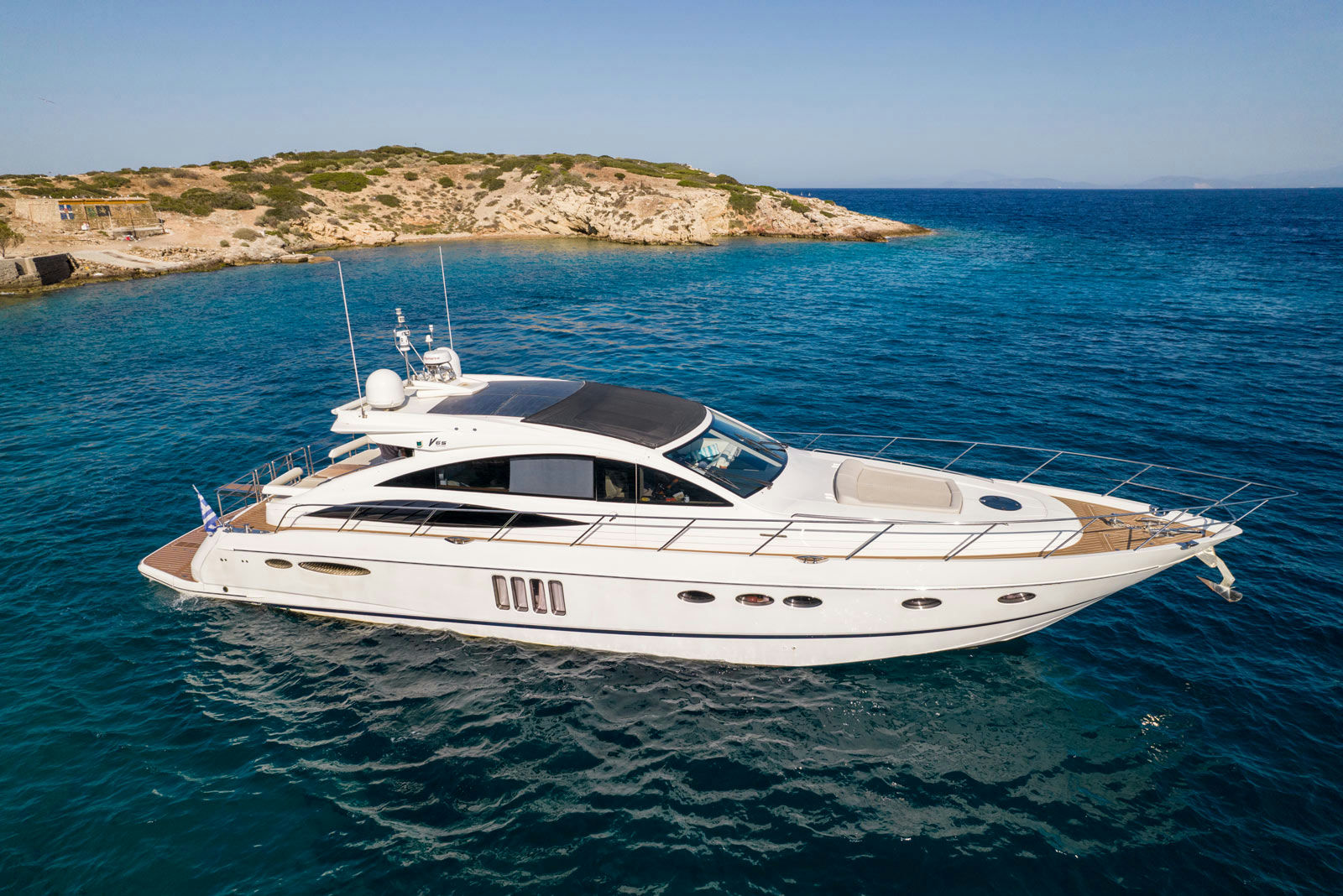 Mojo, 20.4 m Princess V65 charter yacht