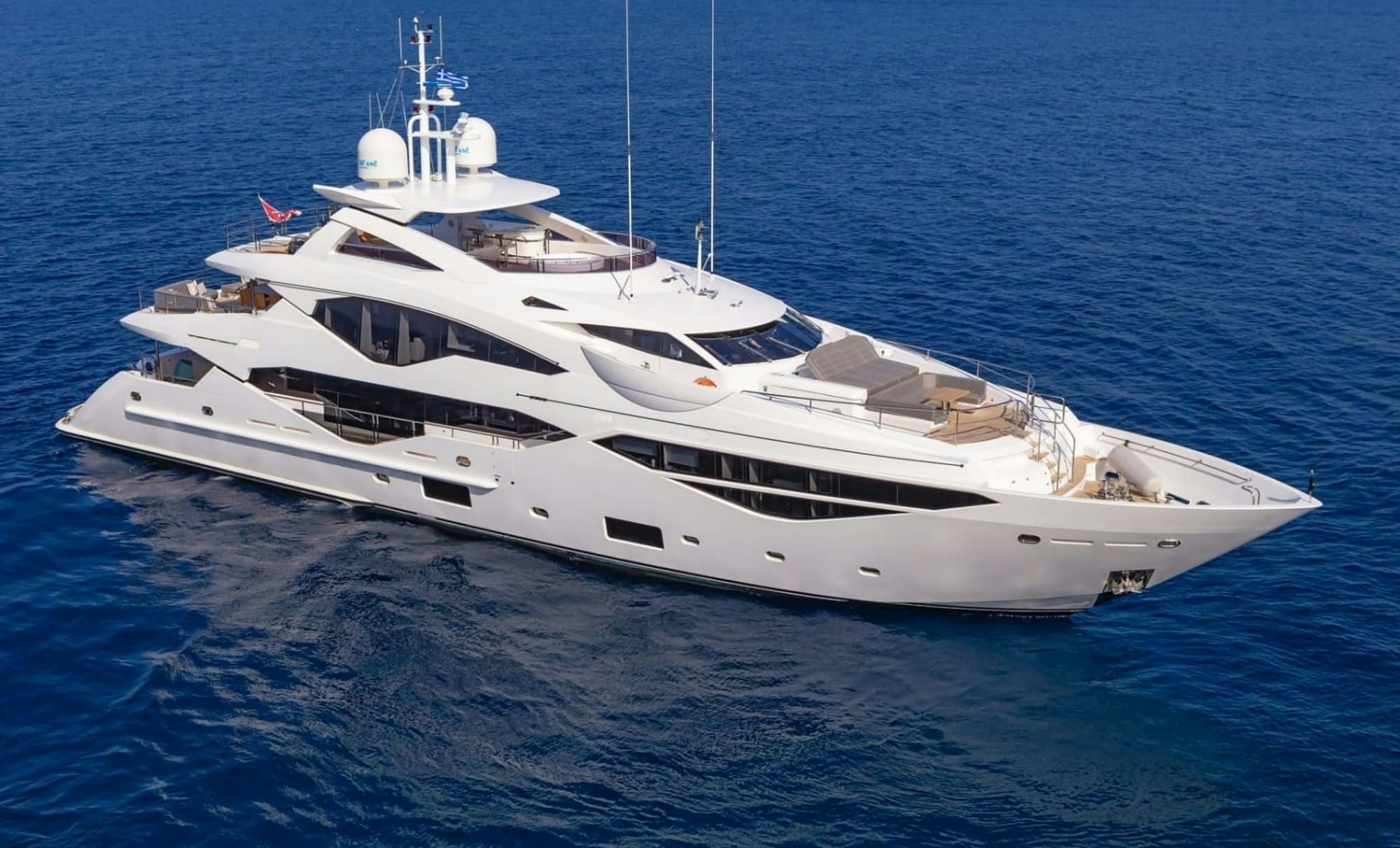 Sonishi, 40.1 m Sunseeker charter yacht