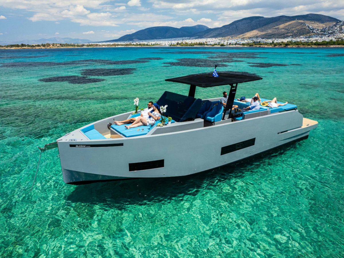 De Antonio D42 Athens, 12 m De Antonio Yachts D42 charter yacht