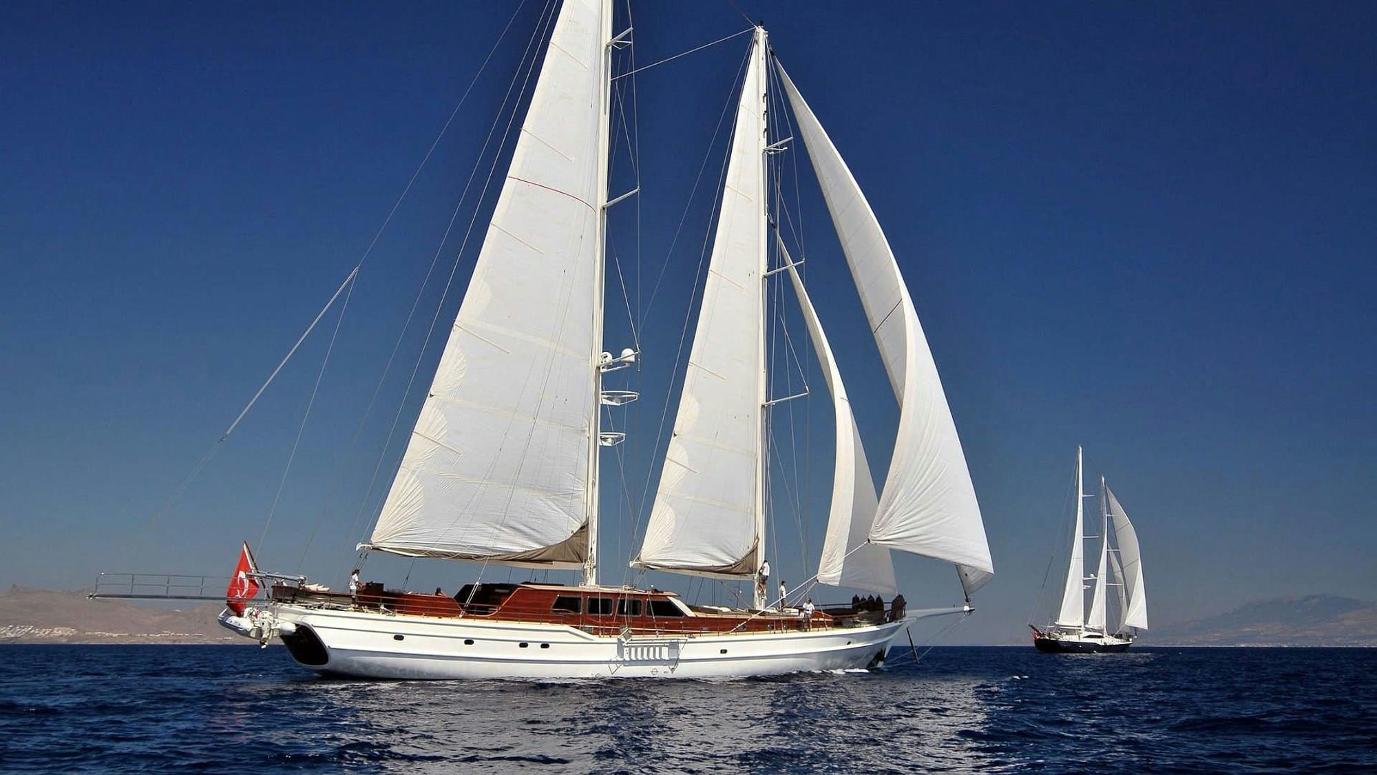 Hic Salta, 42 m Valena Yachting charter yacht