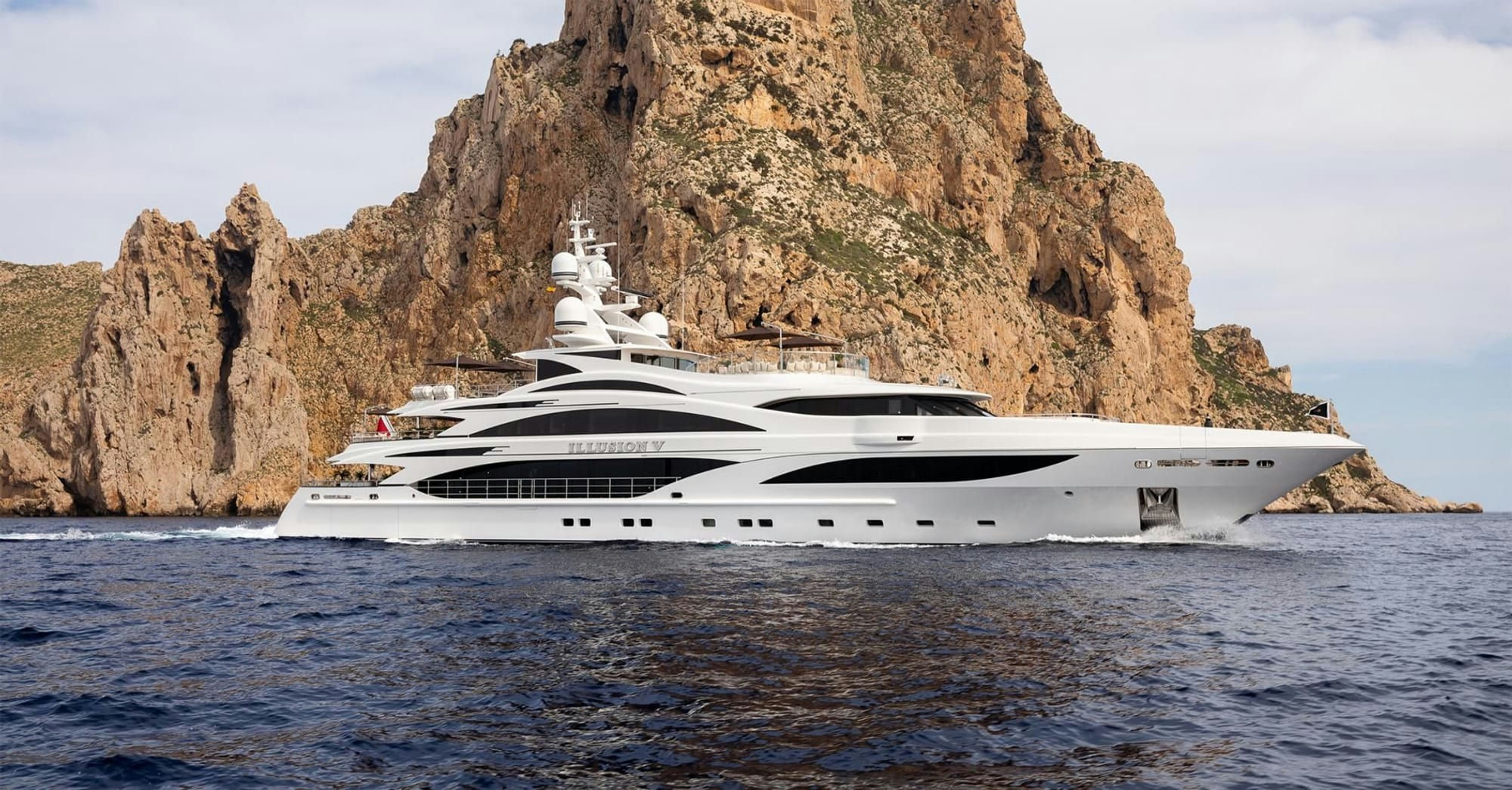 Illusion V, 58 m Benetti charter yacht