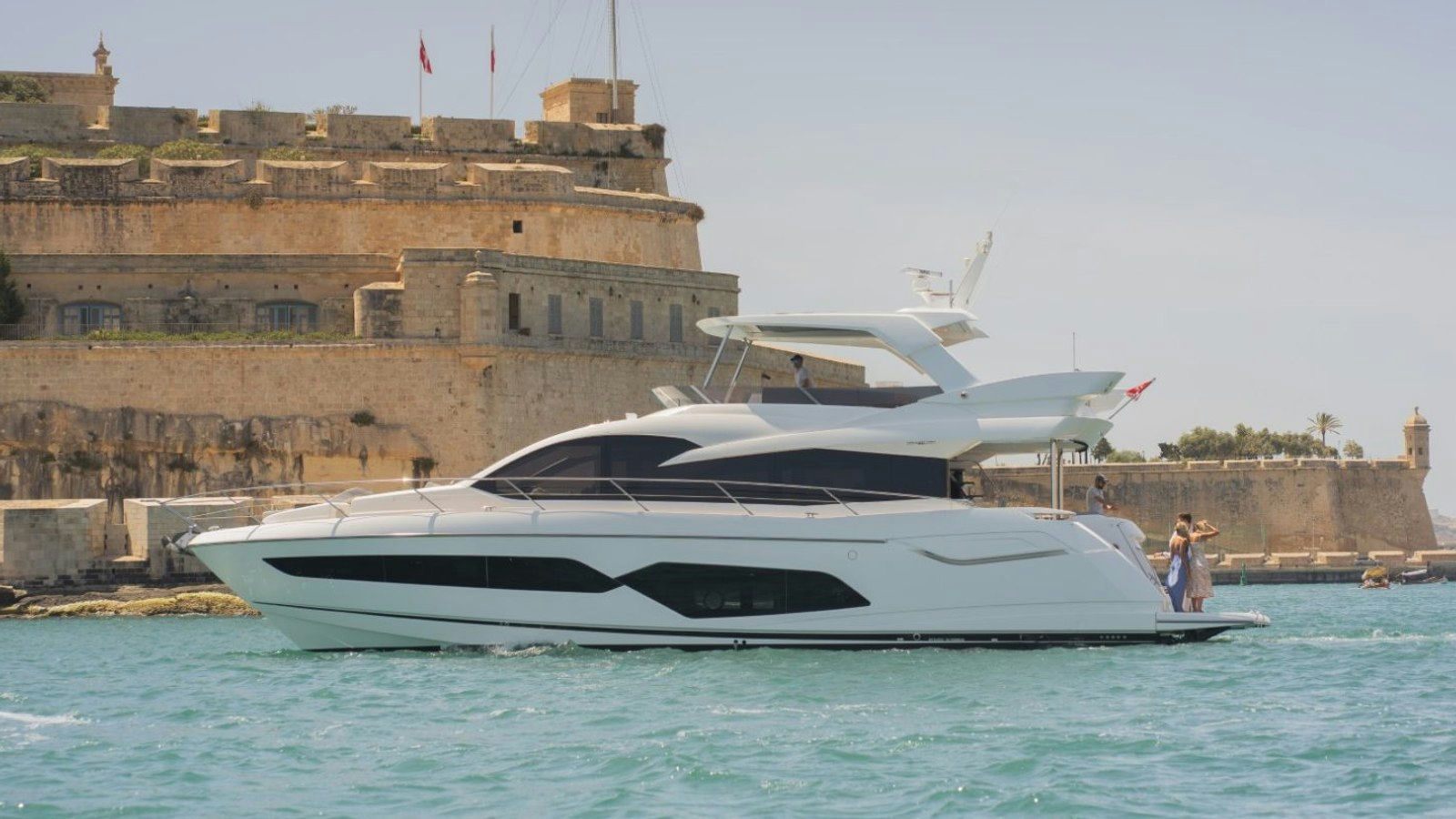 Tsavorite, 20.8 m Sunseeker Manhattan 66 charter yacht