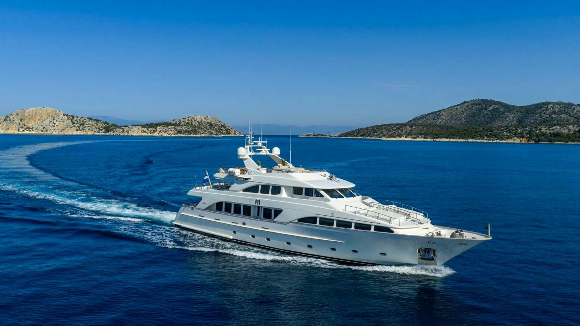 Oak, 35 m Benetti charter yacht