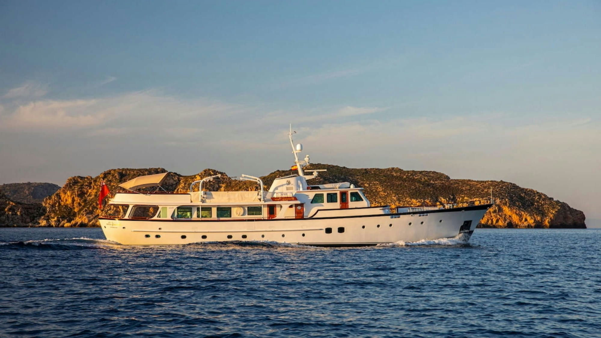 Heavenly Daze, 32.2 m Feadship charter yacht