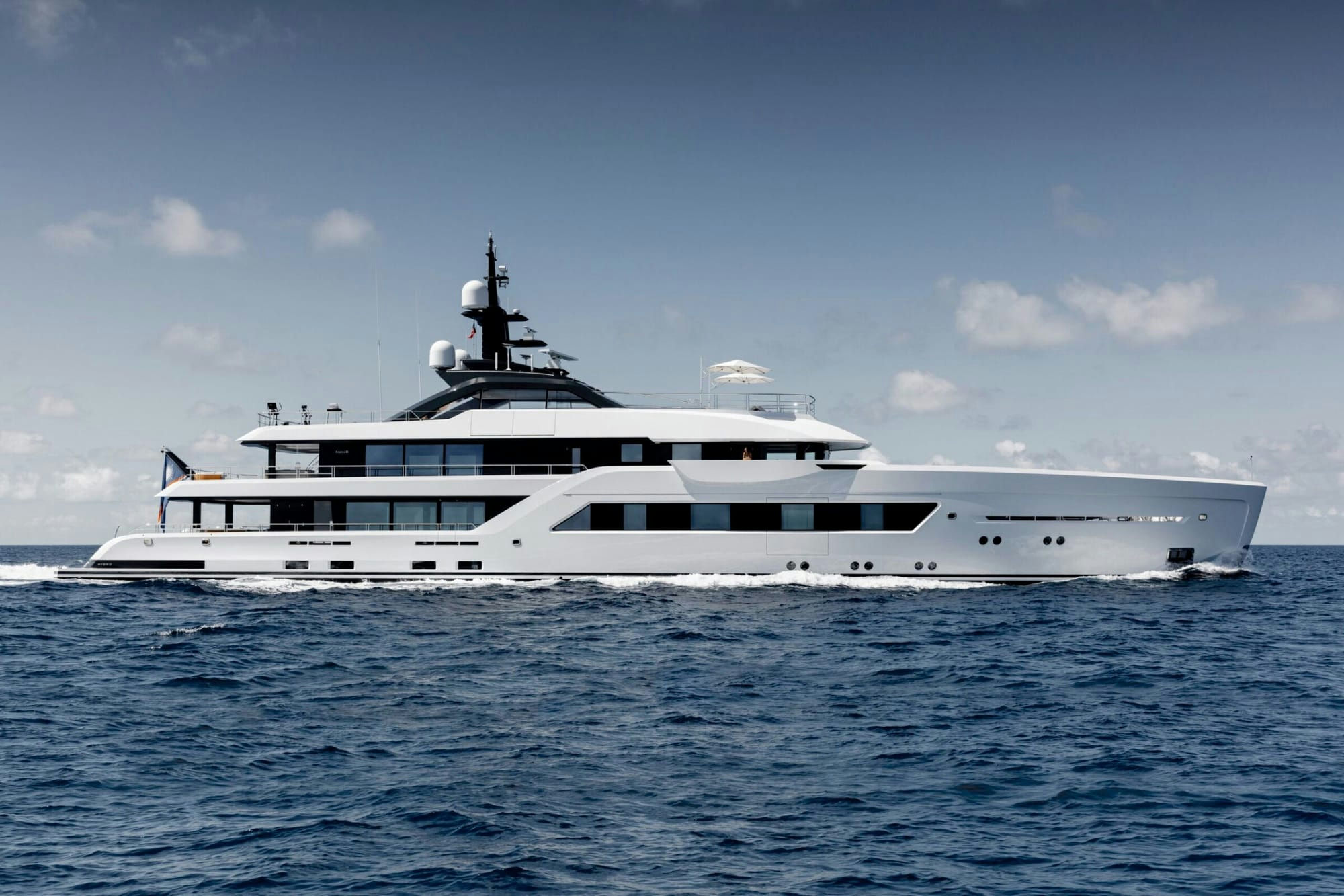 Entourage, 60 m Amels charter yacht