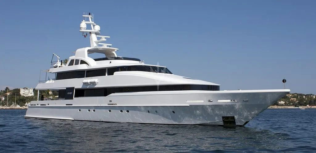 Heesen 42M, 42 m charter yacht