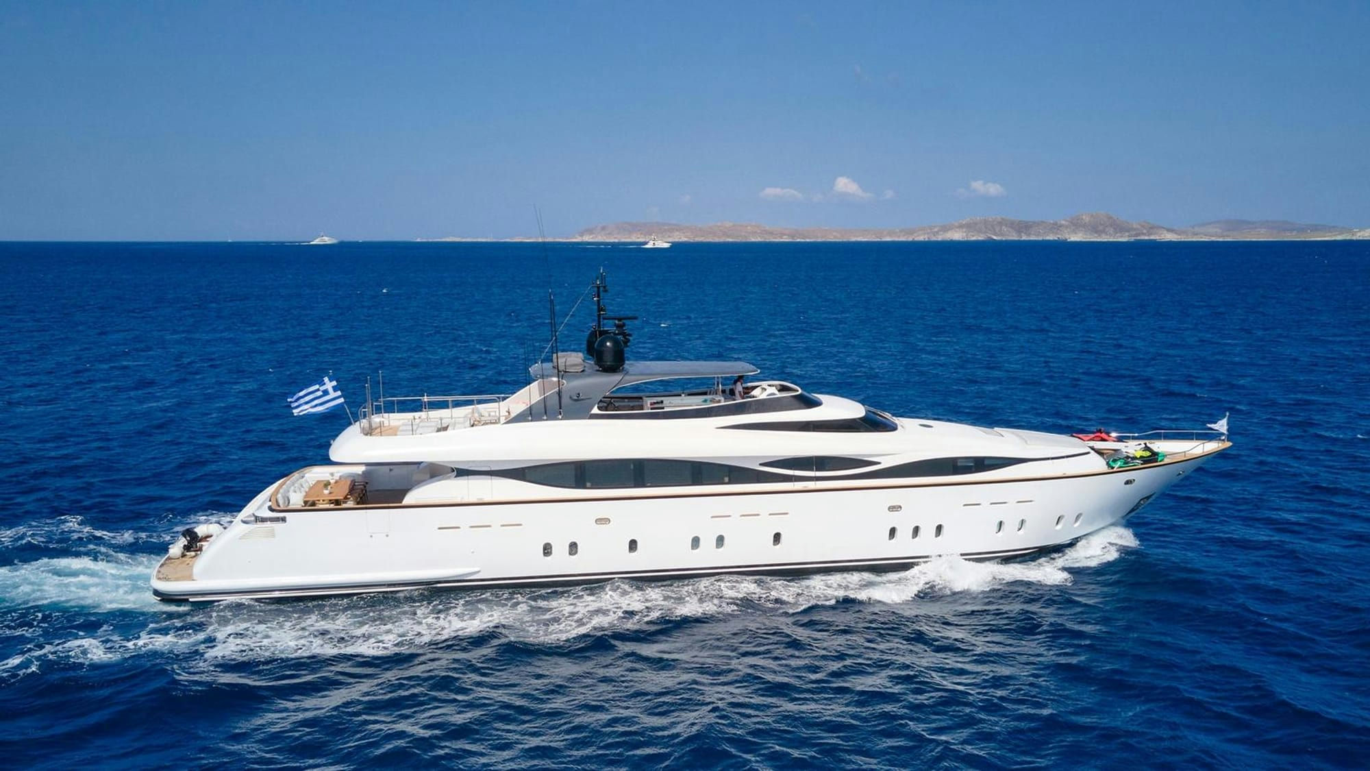 White Knight, 40 m Maiora charter yacht