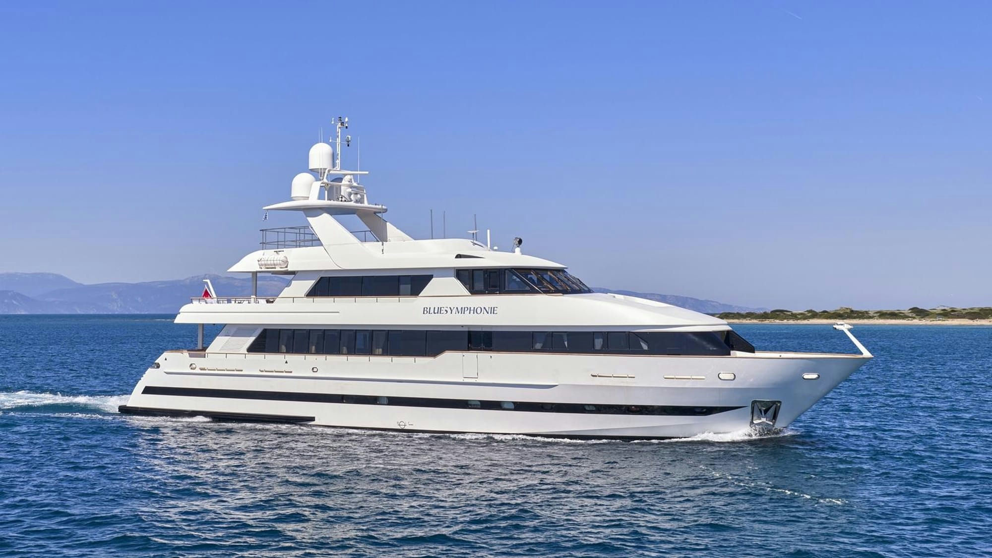 Blue Symphonie, 37 m Moonen charter yacht