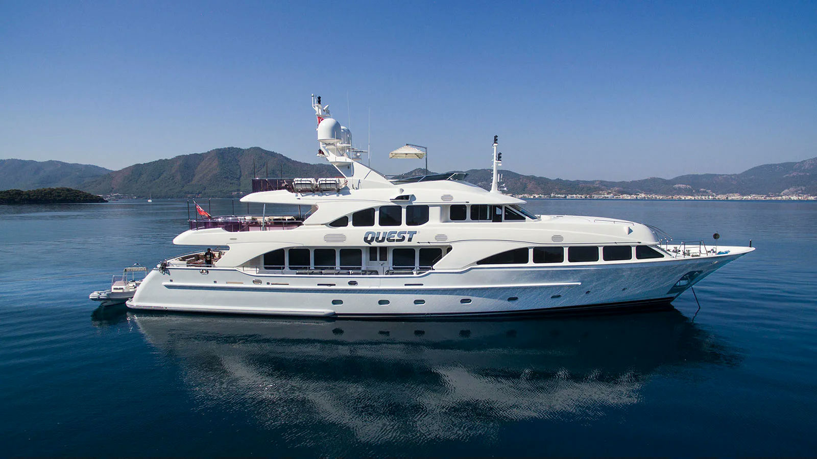 Quest R, 36.7 m charter yacht