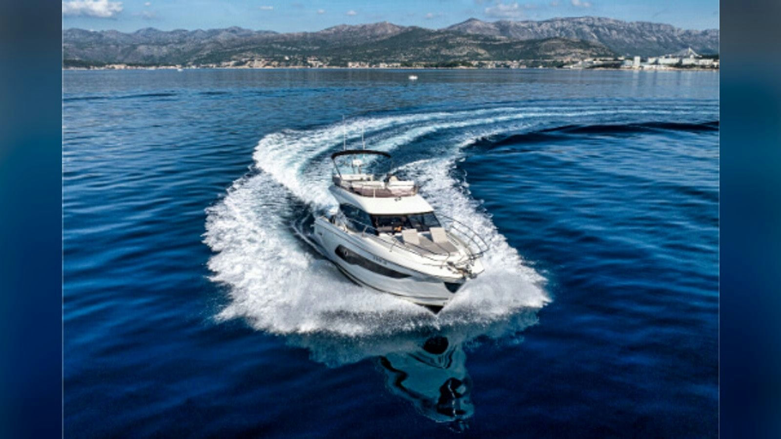 Jeanneau Prestige 420 Fly, 13.6 m Jeanneau Prestige 420 Flybridge charter yacht