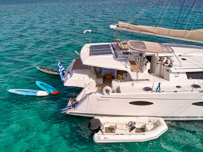 High Five, 17 m Fountaine Pajot charter yacht