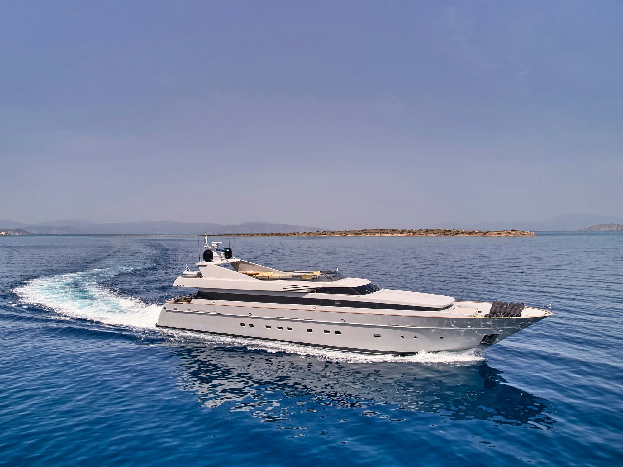 Kintaro, 38.1 m Cantieri Di Pisa charter yacht