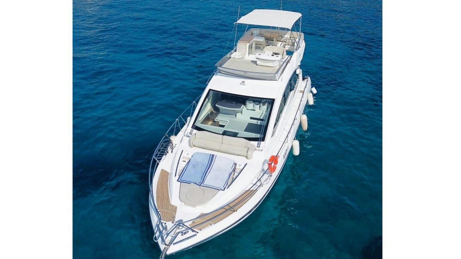 Cranchi 60 Fly, 18.7 m Cranchi 60 Fly charter yacht
