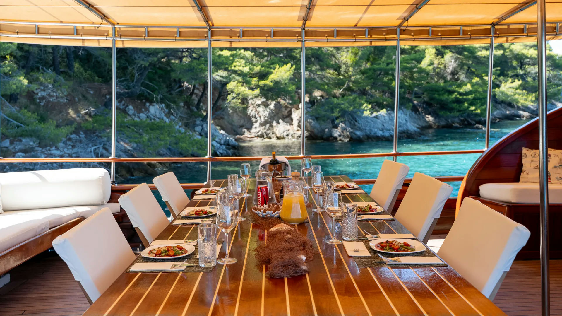 Eleganza, 27 m charter yacht