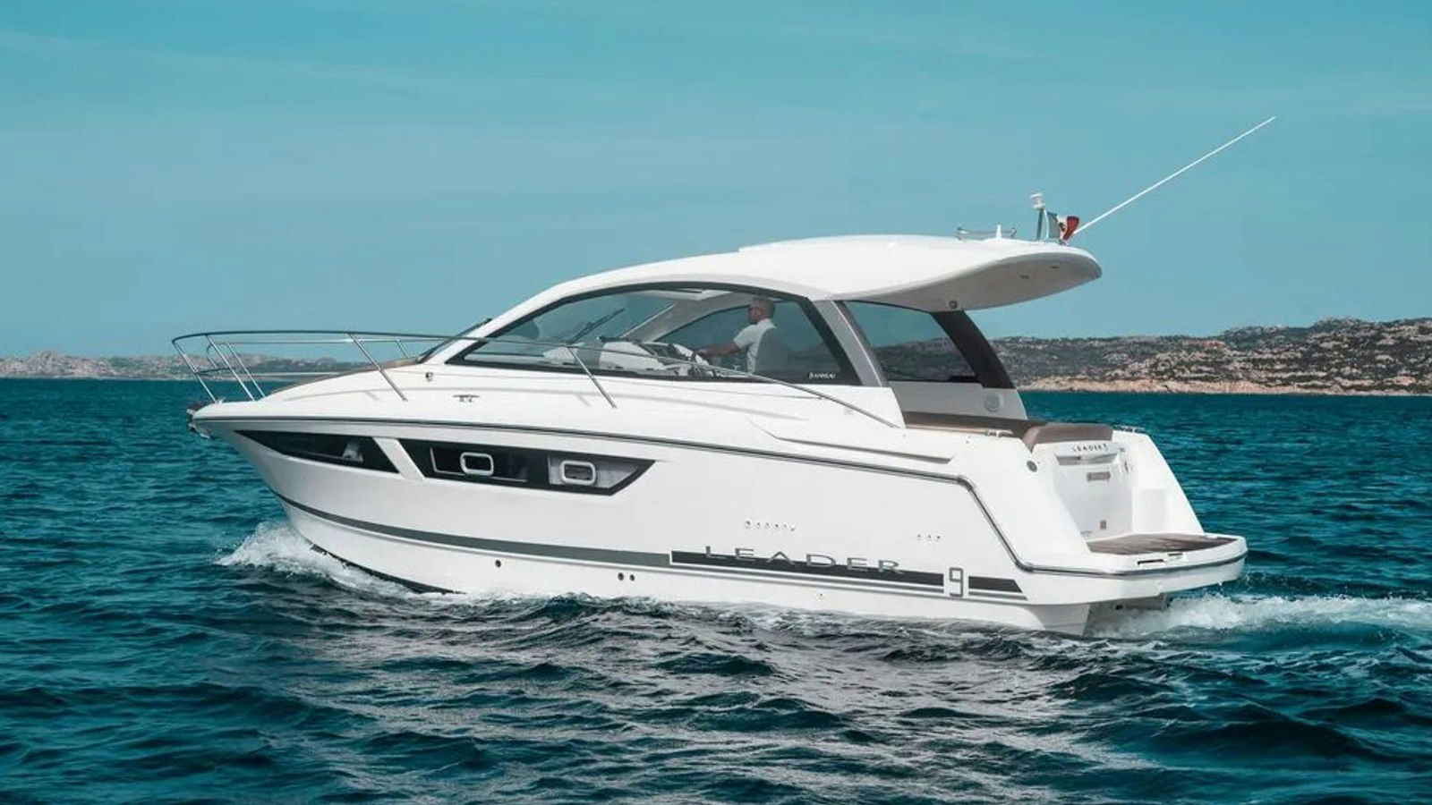 Jeanneau Leader 9, 9.4 m Jeanneau Leader 9 charter yacht