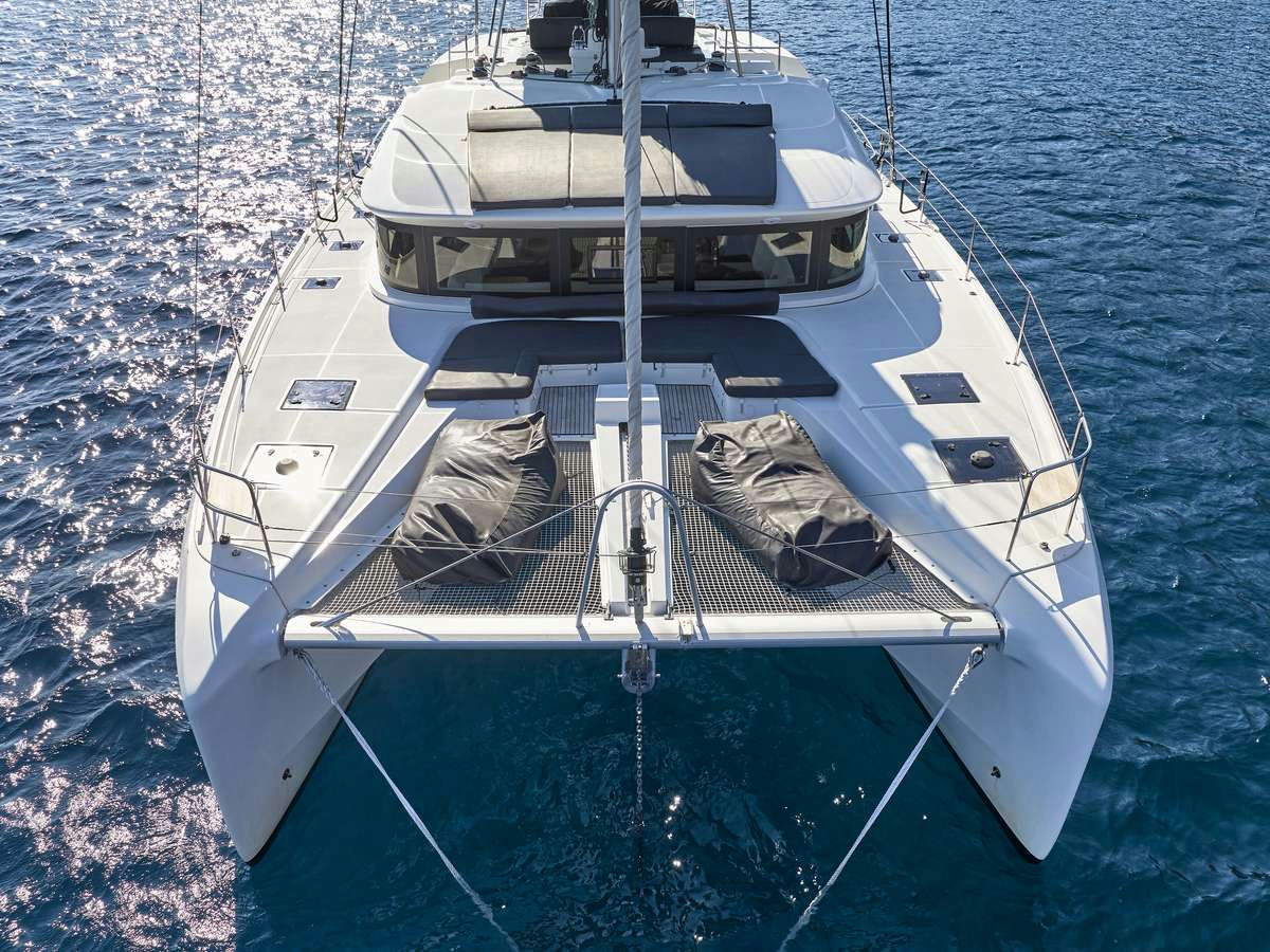 Andare Avanti, 14 m Lagoon charter yacht
