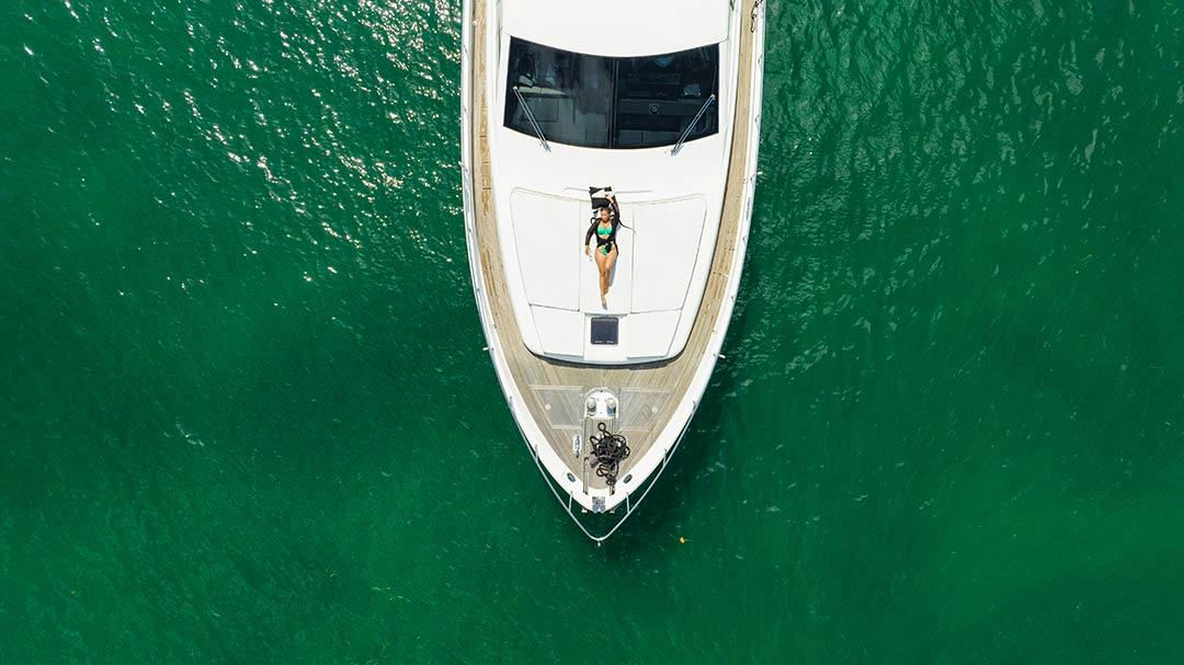Twe11ve, 23.8 m Ferretti 78 charter yacht