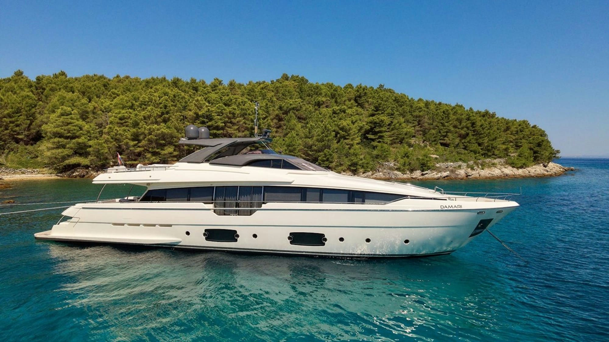 Damari, 29.2 m Ferretti charter yacht