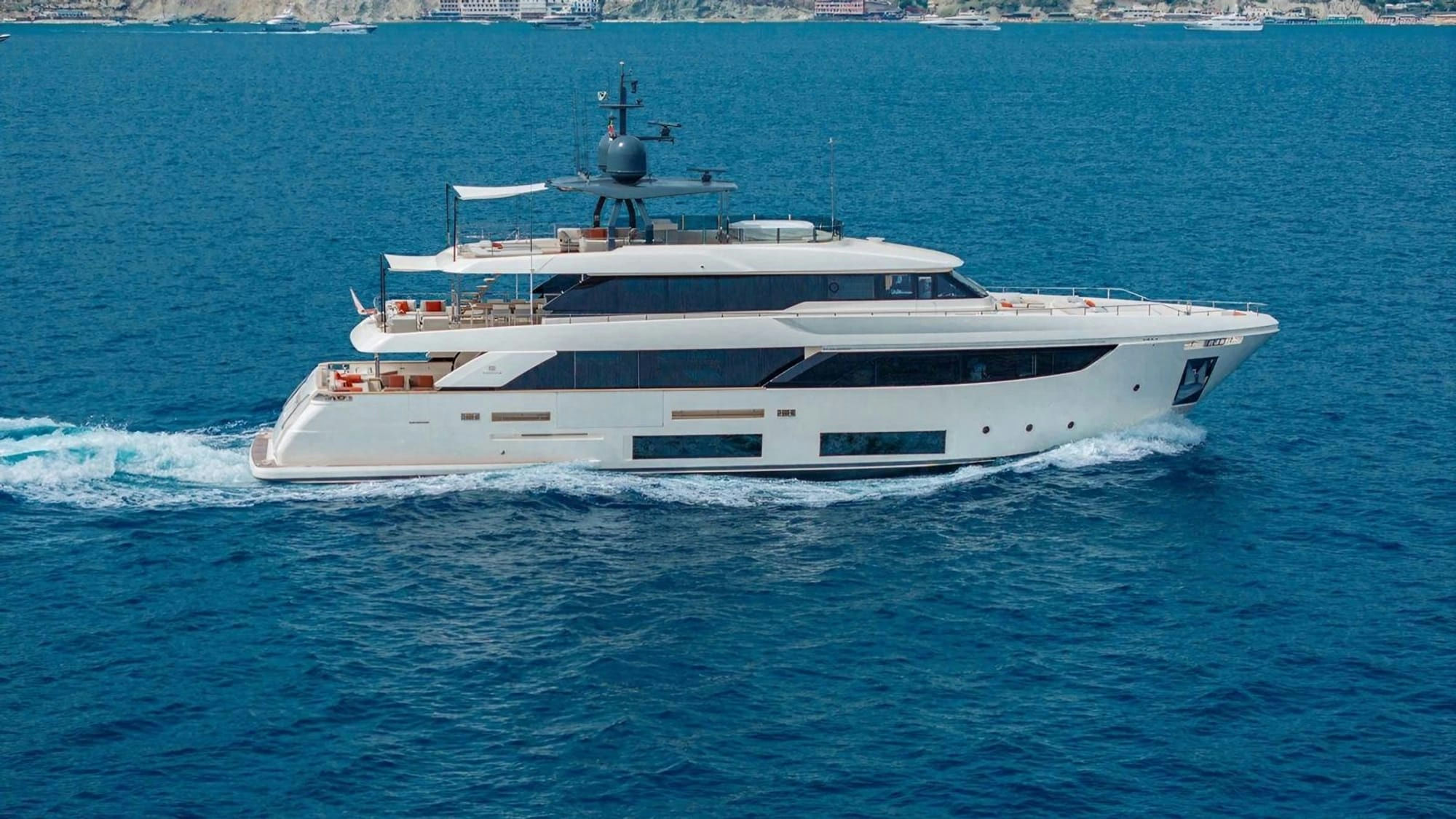 Diana II, 33 m Ferretti charter yacht