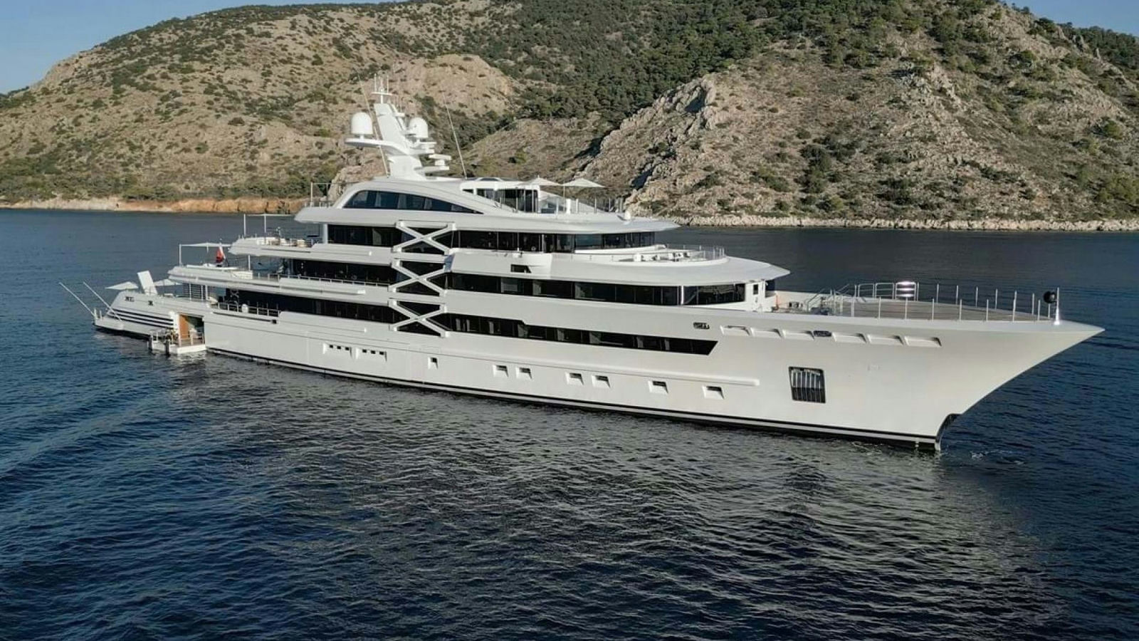 Project X, 88 m Golden Yachts charter yacht