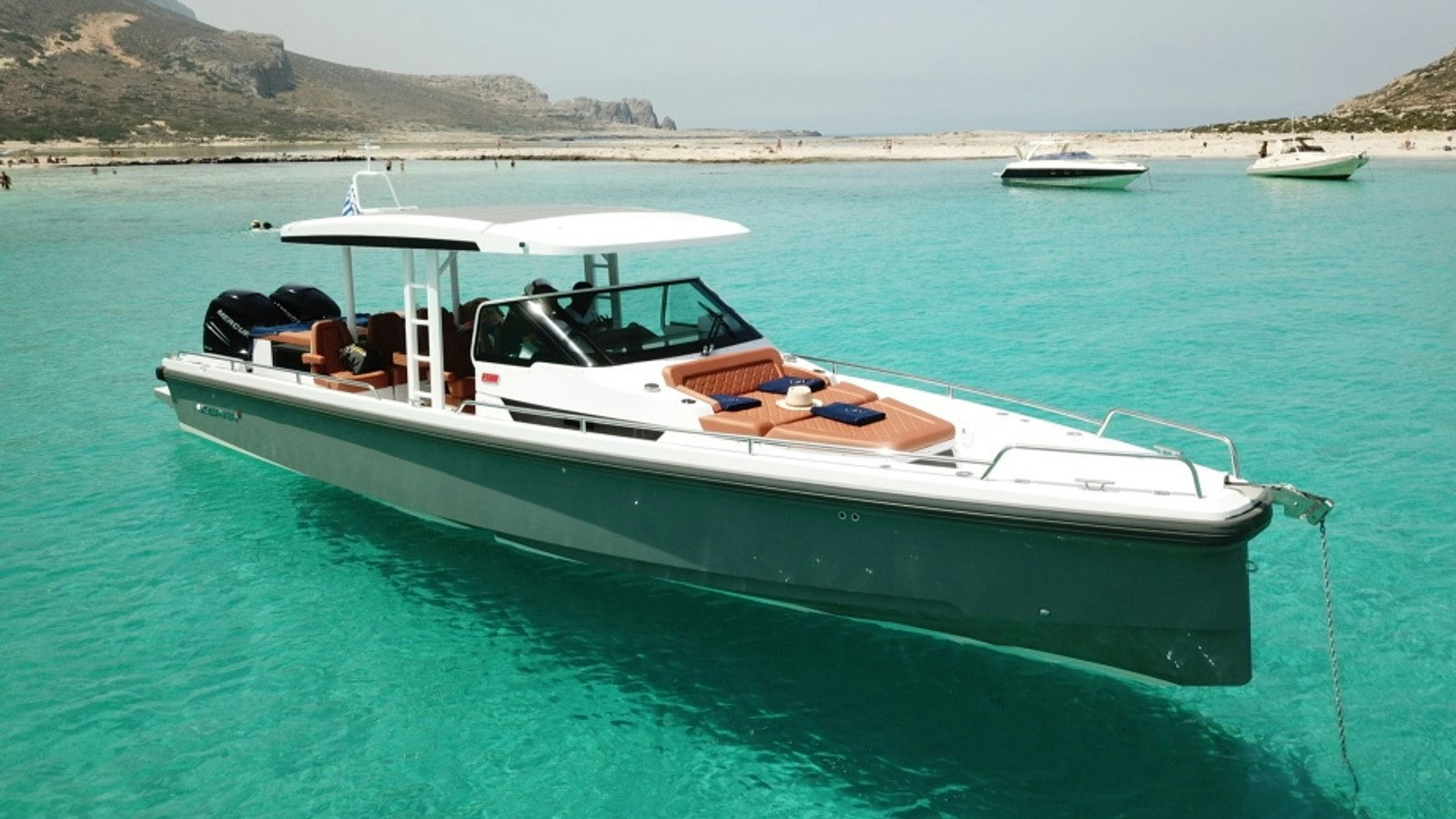 Axopar 37 I, 11.5 m Axopar 37 charter yacht