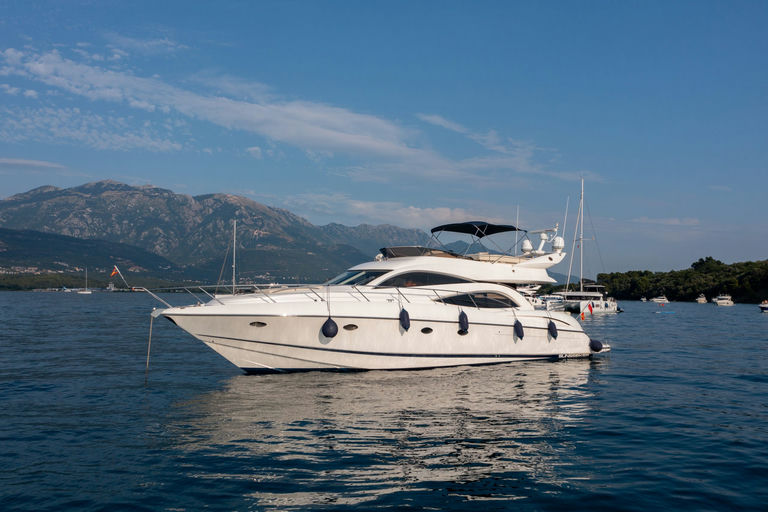 Sunseeker Manhattan 56 (Tivat), 18.7 m Sunseeker Manhattan 56 charter yacht