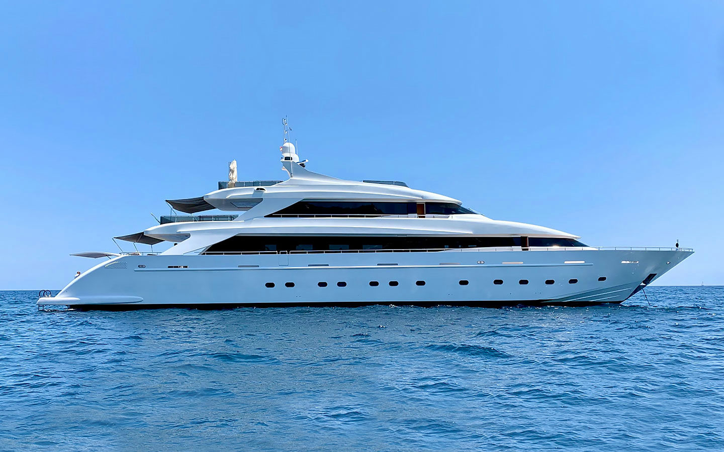 VILLA SUL MARE, 43.3 m Tecnomar Nadara 43 Trideck charter yacht