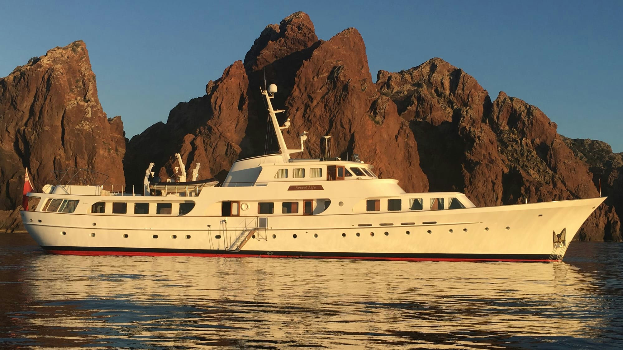Secret Life, 45 m Feadship charter yacht