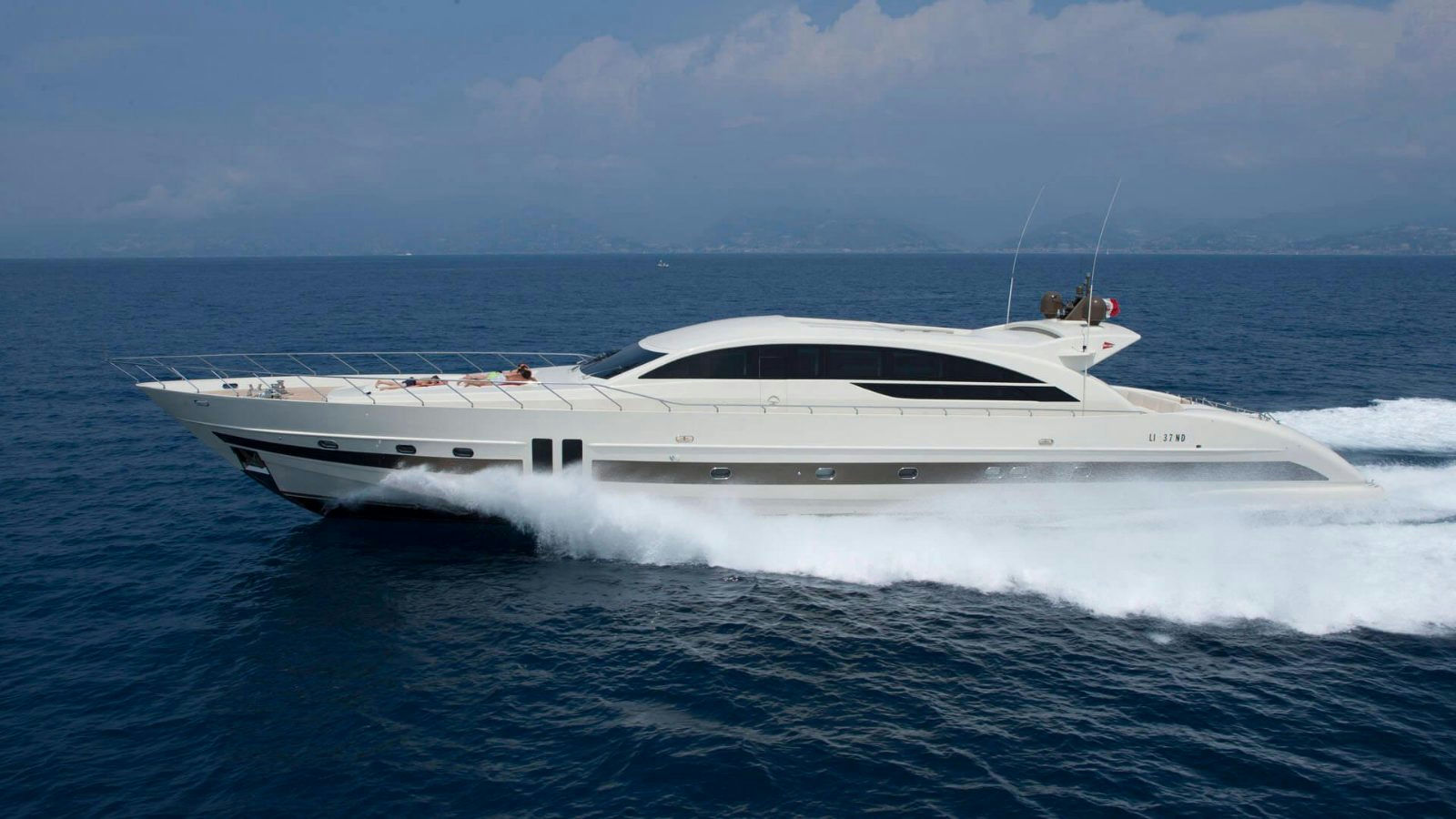 JaJaRò, 31 m charter yacht