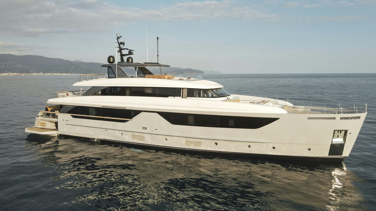 Andiamo, 40.7 m Sanlorenzo charter yacht